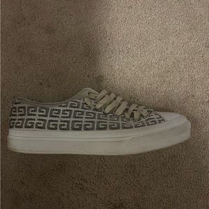 Givenchy 4G Sneeakers Sz 11